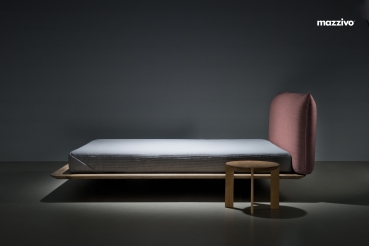 orig. NUVOLA Design postele moderní z masivu s čalouněným čelem